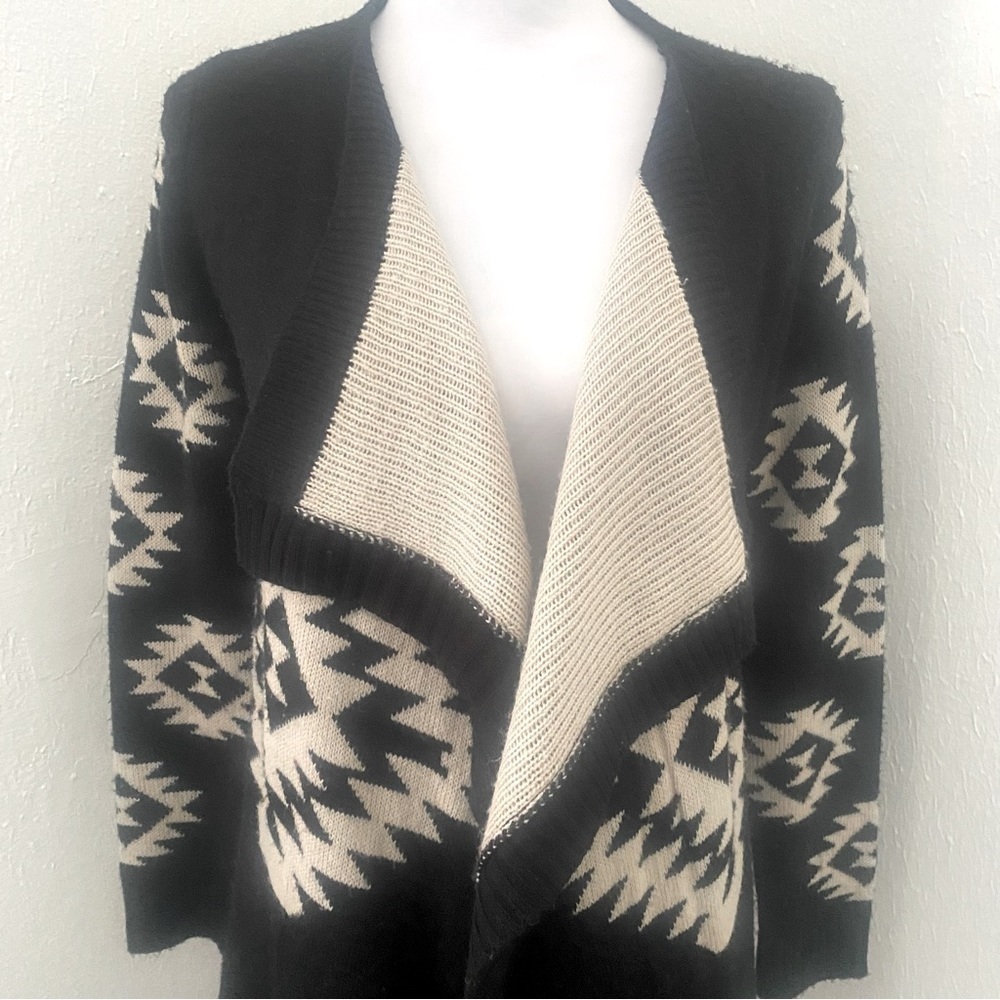 Lulumari Pencil Sweater Poncho Aztec Print Open Front Size S/M 100% Acrylic